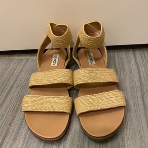 Like new! Steve Madden Effie Sandals